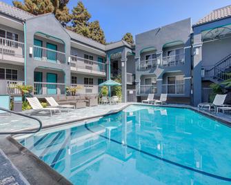 Quality Inn Near Hollywood Walk of Fame - Los Angeles - Pool