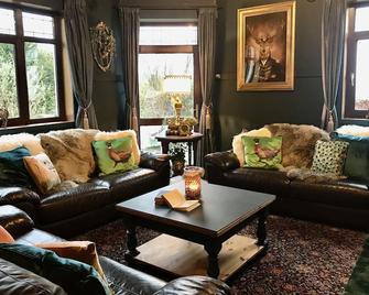 Cowden Farmhouse, Near Stonehaven. - Laurencekirk - Living room