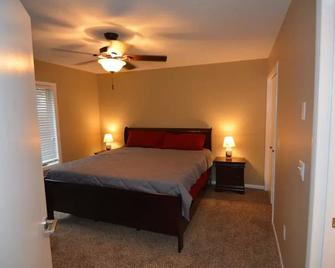Peek' n Peak, Camelot Loft Condo, Clymer, NY, 250 Yards to Chair 8, Sleeps 14 - Clymer - Bedroom
