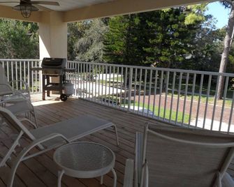 Two Bedroom Two Bath Second Story Apartment - Tarpon Springs - Balkon
