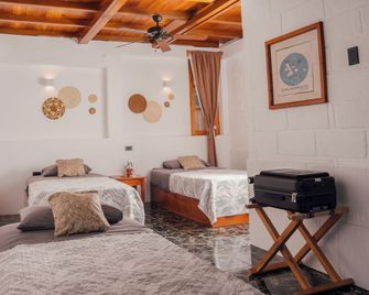 Hotel Pimampiro - Puerto Baquerizo Moreno - Schlafzimmer