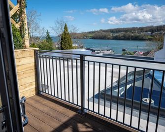 Victoria Hotel Menai Bridge - Menai Bridge - Balcony