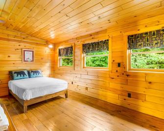 Lost Pond Cabin - Schroon Lake - Bedroom