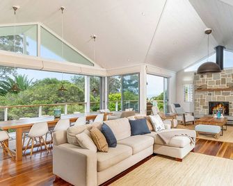 Coast at Hyams Beach - Hyams Beach - Salon