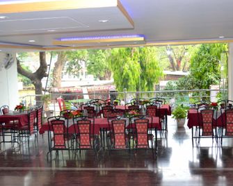 Hotel Saket - Pachmarhi - Restaurante