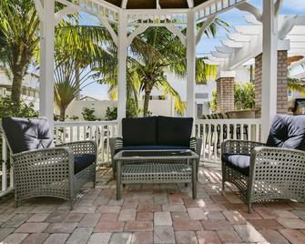 Coconut Inn - St. Pete Beach - Patio