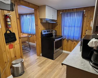 Beachfront Cottage in Wasaga Beach - Sandpiper Beach Resort - Cottage Unit # 12 - Wasaga Beach - Küche