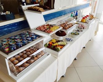 Hotel Corallo - Santa Maria al Bagno - Buffet