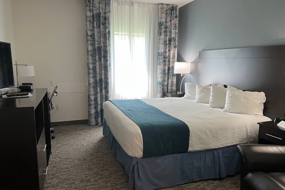 The Grove Inn And Suites - Eagle Grove