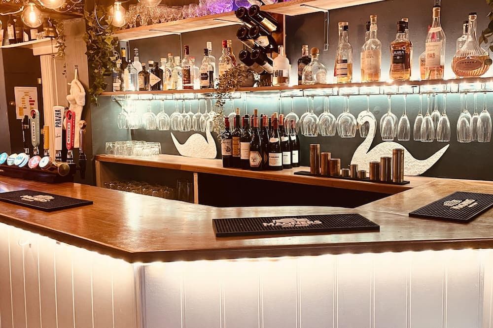 The Swan Inn - Midhurst - Bar