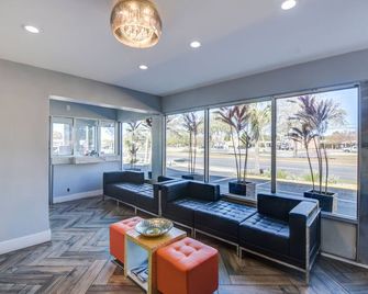 سيبيرز إن - فورت ولتون بيتش - غرفة معيشة