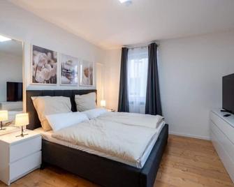 Modernisiertes Altbau 3-Zi Apartment - Rinteln - Schlafzimmer