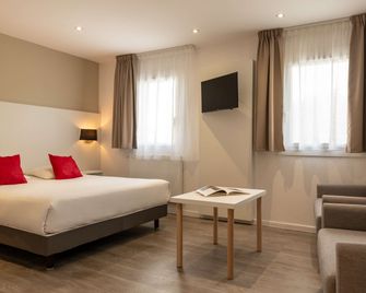 Hotel The Originals Bernay Acropole - Bernay - Schlafzimmer