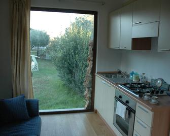 Stone House 1. Garden house near Rome. Ground floor. - Fiano Romano - Cucina