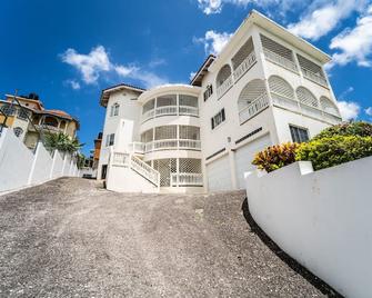 Skyline Suites 2 Queen bedroom 2 Condo by RedAwning - Bahía Montego - Edificio