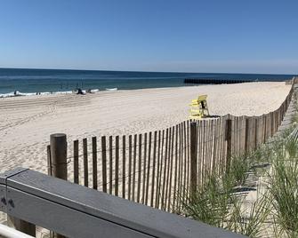 Just Reduced For The Month Of June!! Holgate Beach House - 5 Br's -Sleeps 12 - Beach Haven - Strand