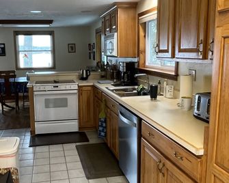 Wonderful house on sandy beach, sports lake close to golf, bike/snowmobile trail - Gaylord - Cucina