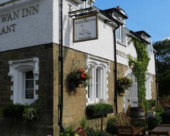 White Swan Inn - Chathill - Building