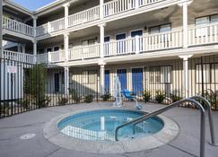 SureStay Hotel by Best Western Fairfield Napa Valley - Фэрфилд - Спа