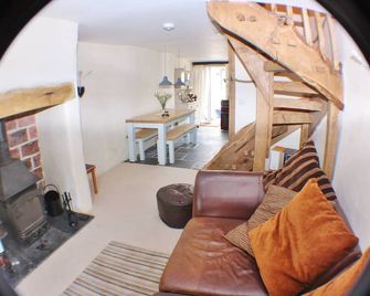 Cottage in pretty village, easy access to Exeter, Torquay + coast + countryside - Topsham - Living room