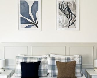 Quayside Cottage- Stone's Throw Away From The Quay - Christchurch - Habitación