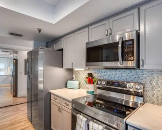 Pelican Pointe 2C - Indian Shores - Kitchen