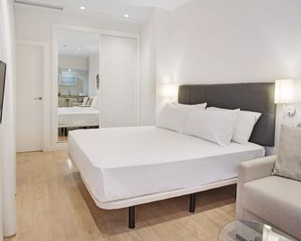 Apartamentos Metropolis Sevilla - Seville - Bedroom