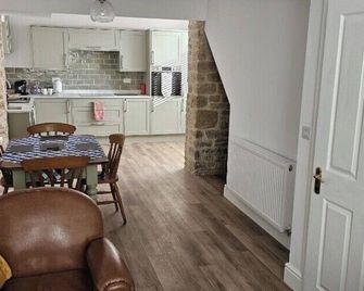 Stylish 2-Bed House in Stamford Town Centre - Stamford - Dining room