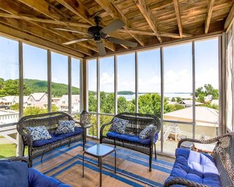 House # 29 -Castaway (Pet Friendly) - Centre - Balcón