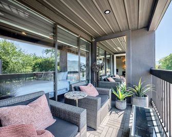 Downtown Waterfront Loft - Prime Location! - Kelowna - Balcón