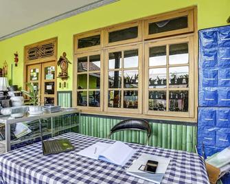 OYO Homes 91103 Syariah Desa Wisata Lembah Gunung Tumpeng - Lawang - Recepción