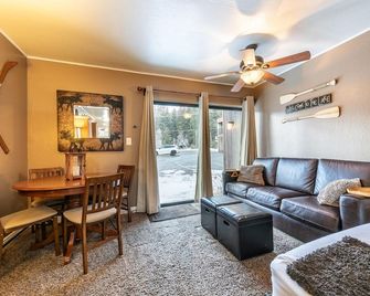 Cozy Studio 1st Floor #132 at Donner Lake Village - Truckee - Sala de estar