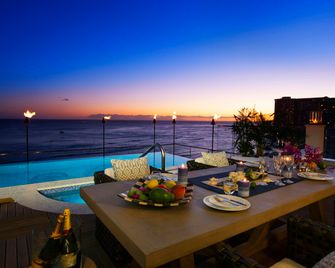 Espacio The Jewel Of Waikiki - Honolulu - Pool