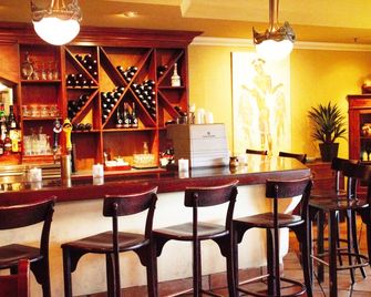 Elite Hotel - Whitehorse - Bar