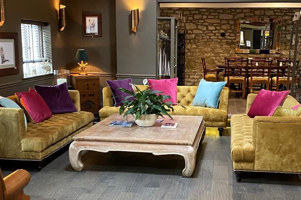 Pettifers Freehouse Hotel