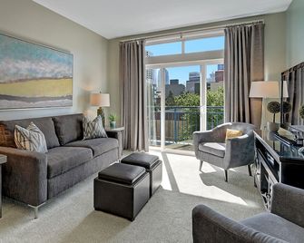 City Water View Oasis with Pool & Gym near Cruise in Heart of Seattle - Seattle - Soggiorno