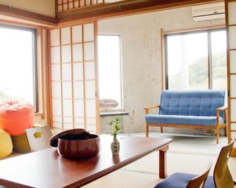 Caravan Flake - Izu Ōshima - Huiskamer