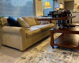 Charming Studio Getaway Near Tiec, Tryon & Landrum - Landrum - Living room