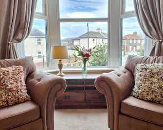 Grove House, Pet Friendly, With Hot Tub In Egremont, Cumbria - Egremont - Living room