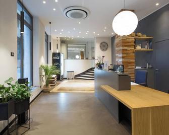 Hotel Doria - Genoa - Front desk