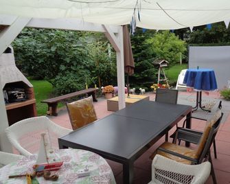 Apartment Sommerwind in Landhaus Michaela at the old harbor on the North Sea - Friedrichskoog - Patio