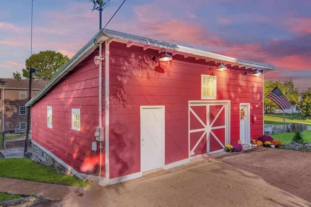 It's rare to find a place that's both historic & one-of-a-kind - Harrodsburg - Edificio