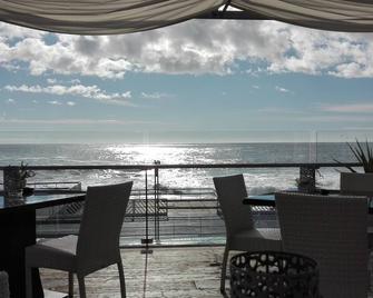 Aci Castello: little flat with private garden - Aci Castello - Balcone