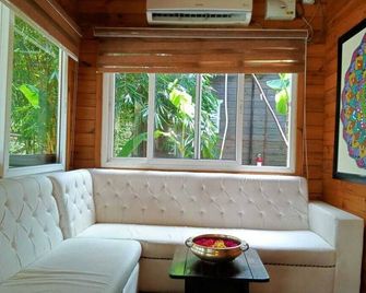 Adhvasaha Beach Spa Resort - Port Blair - Huiskamer