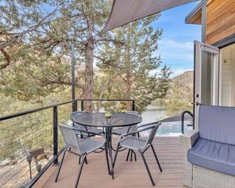 Lake Simtustus Resort Juniper Hill Tiny Home #10 - Hot Tub - Madras - Balcón