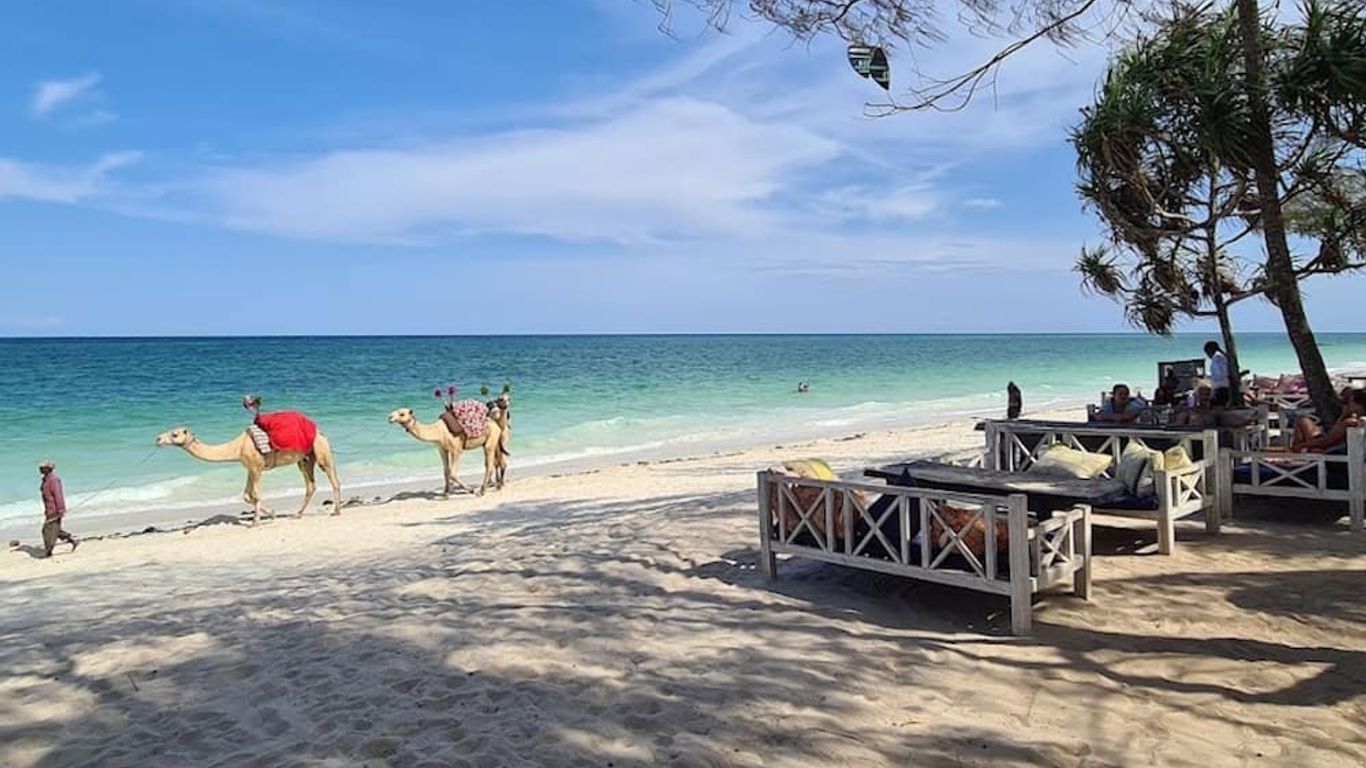 Bahari Dhow Beach Villas