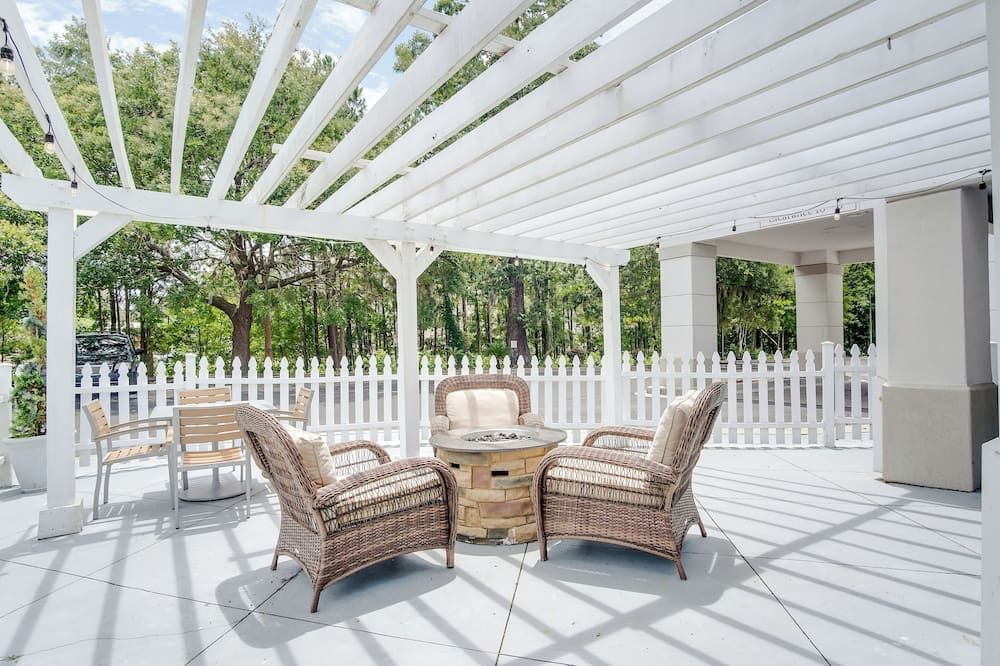 كانتري إن آند سويتس باي راديسون، سافانا ساوث سايد - سافاناه (جورجيا) - شرفة مرصوفة