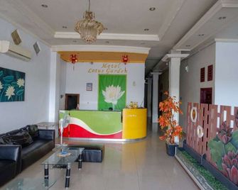 RedDoorz near Kamali Beach Bau Bau - Baubau - Lobby