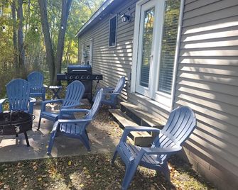 White Birch - Riverfront and Newly-Remodeled! Great Location! - Elberta - Patio
