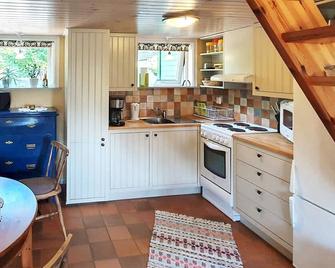 4 Person Holiday Home in Ronneby - Ronneby - Kuchyň